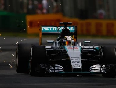 F1: Θρίαμβος για τον Χάμιλτον στην Σιγκαπούρη